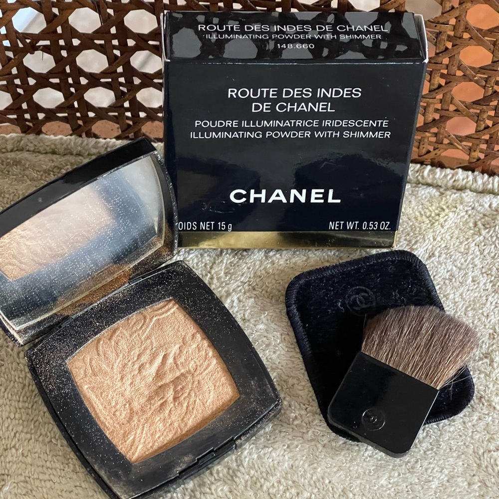 Chanel Route Des Indes Illuminating Powder Highlighter